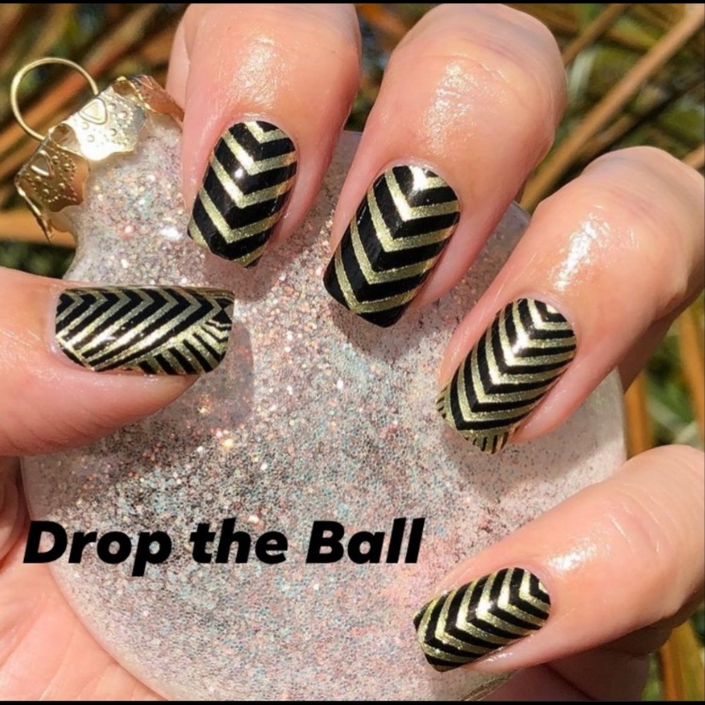 2for$30 Drop The Ball Color Street Nail Set
